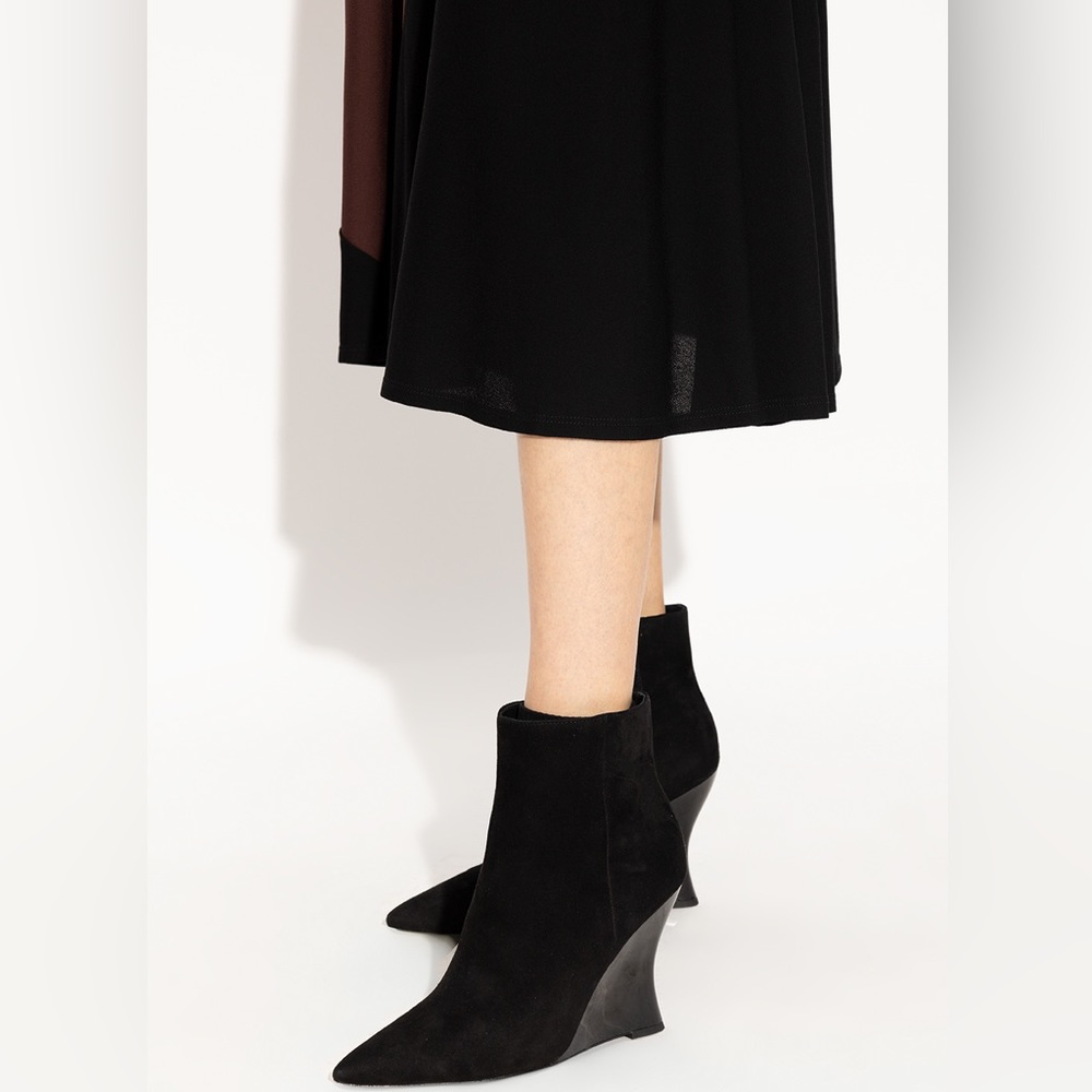 Tory Burch Black NWOT Women’s‎ Sculpted Suede Ankle Booties Size 8
